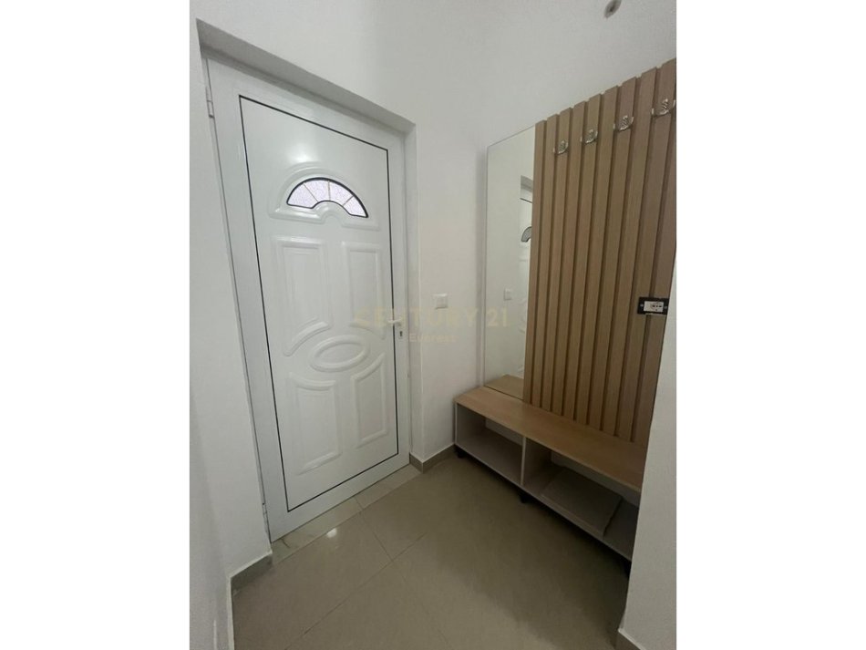 Durres, jepet me qera apartament 1+1 Kati 1, 40 m² 350 € (Shkembi i Kavajes)