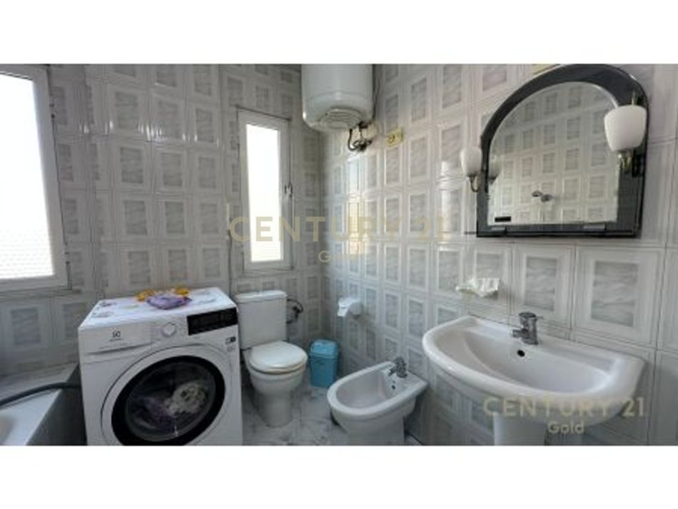 Tirane, shitet apartament 2+1+Ballkon Kati 3, 140 m² 270.000 € 