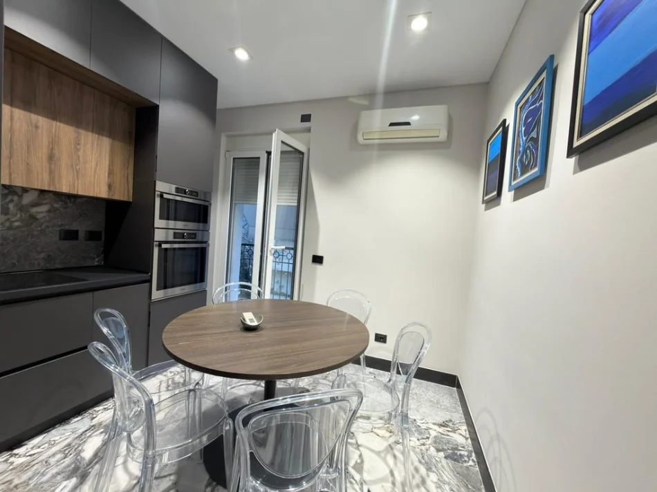 Tirane, jepet me qera apartament 1+1 Kati 4, 71 m² 800 € (Shallvare)