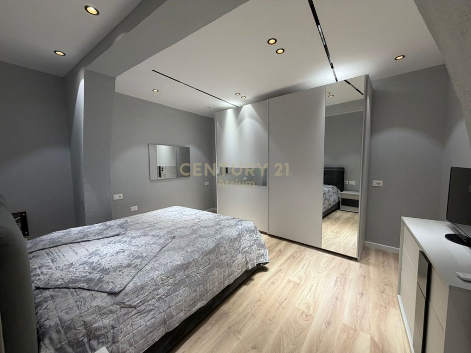 Tirane, jepet me qera 1+1 Kati 1, 45 m² 500 € (Oxhaku)Atrium130317