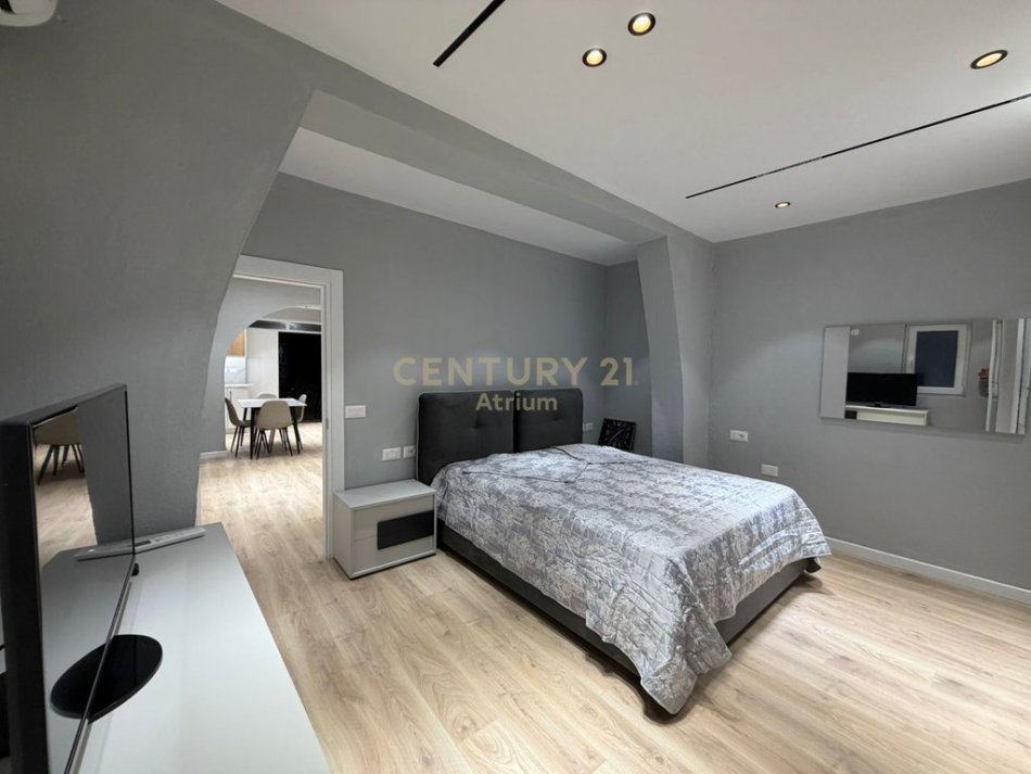 Tirane, jepet me qera 1+1 Kati 1, 45 m² 500 € (Oxhaku)Atrium130317