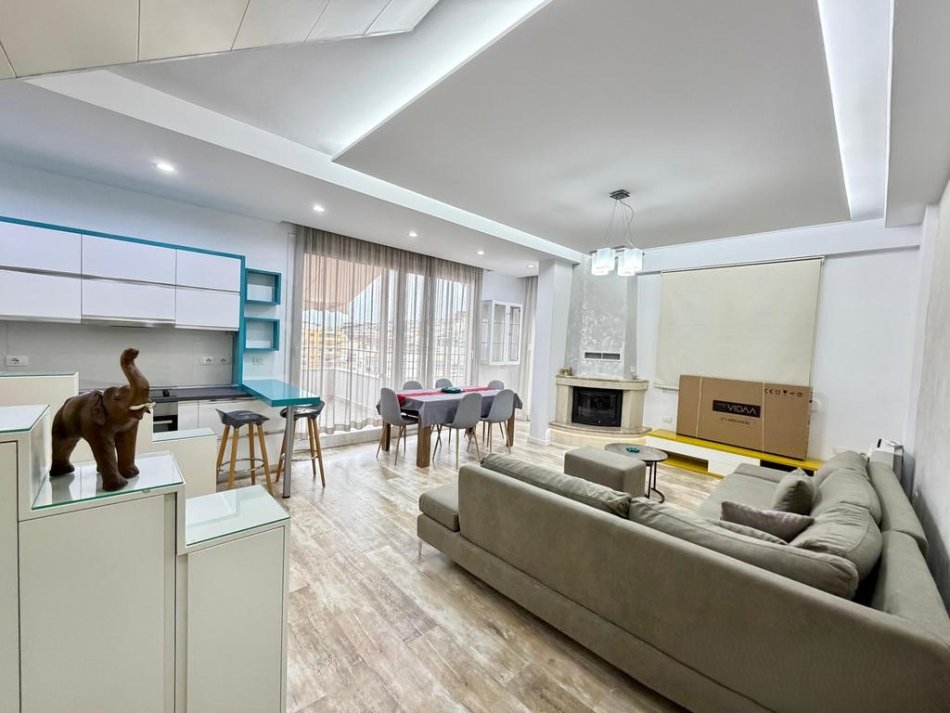 Tirane, jepet me qera apartament duplex 3+1+Aneks+Ballkon Kati 7, 180 m² 1.200 € 
