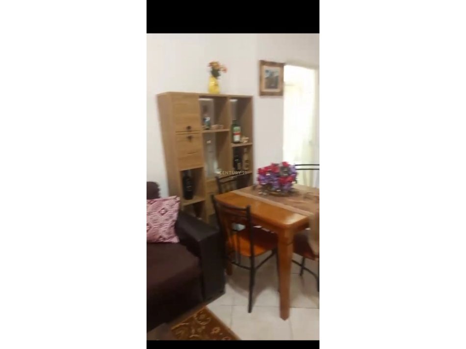 Tirane, jepet me qera apartament 1+1 Kati 0, 65 m² 300 € (Fresku)