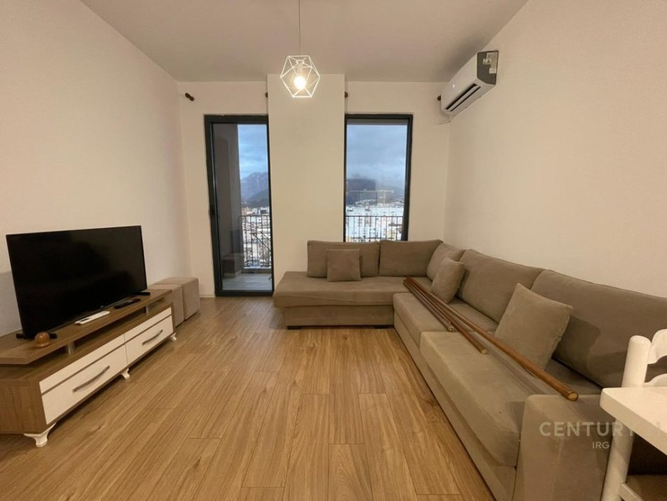 Tirane, jepet me qera apartament 1+1 Kati 7, 65 m² 500 € (Spitalet)