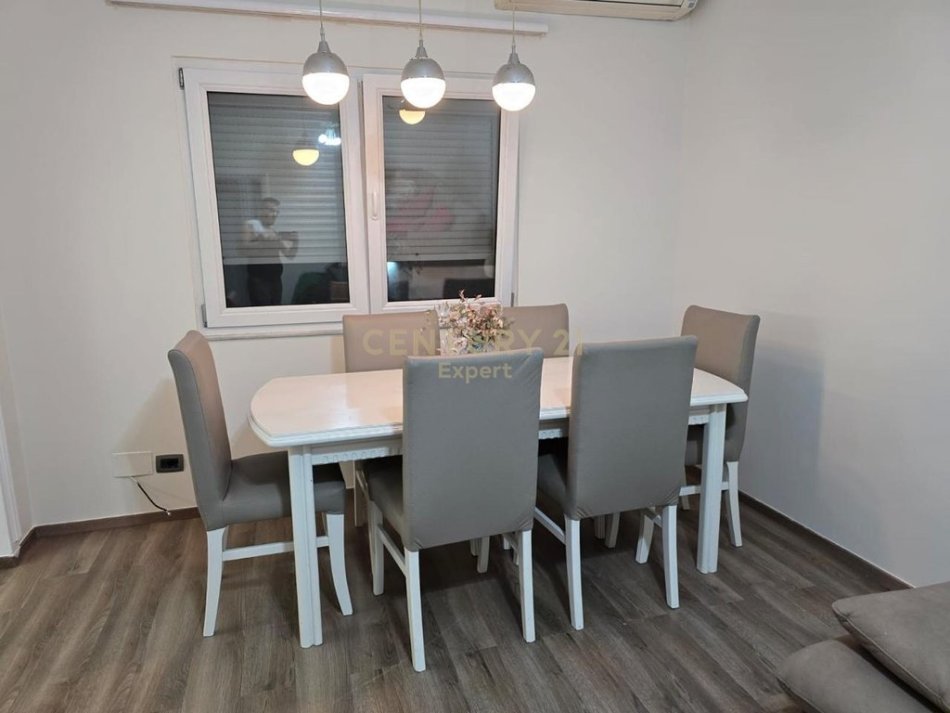 Tirane, jepet me qera apartament 1+1 Kati 4, 59 m² 550 € (Pazari i Ri)