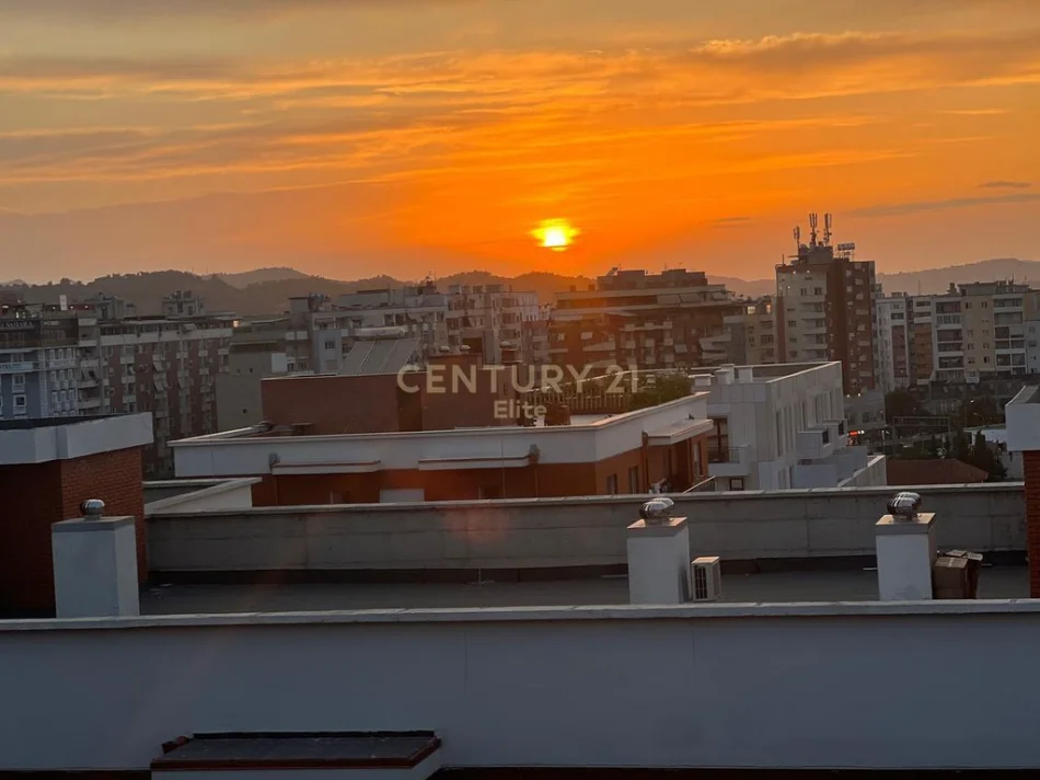 Tirane, shitet apartament 2+1 Kati 9, 103 m² (ish Fusha e Aviacionit)