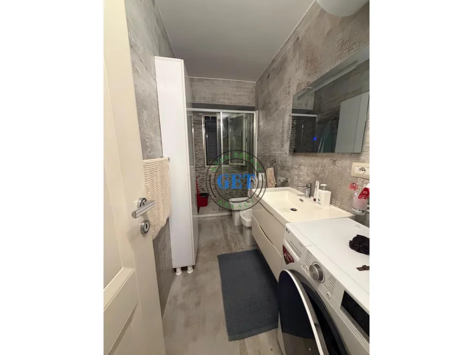 Durres, jepet me qera apartament 2+1 Kati 4, 75 m² 550 € (Rruga e Portit)