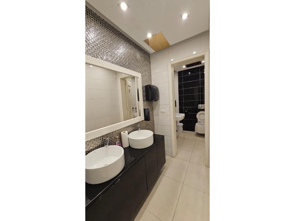 Tirane, shes Biznes BAR-LOUNGE 60.000 €  Titan130426