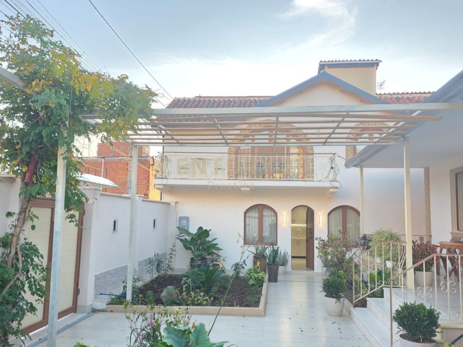 Tirane, jepet me qera Vile 2+1 Kati 2, 160 m² 1.500 € (Xhamlliku) prestige130430