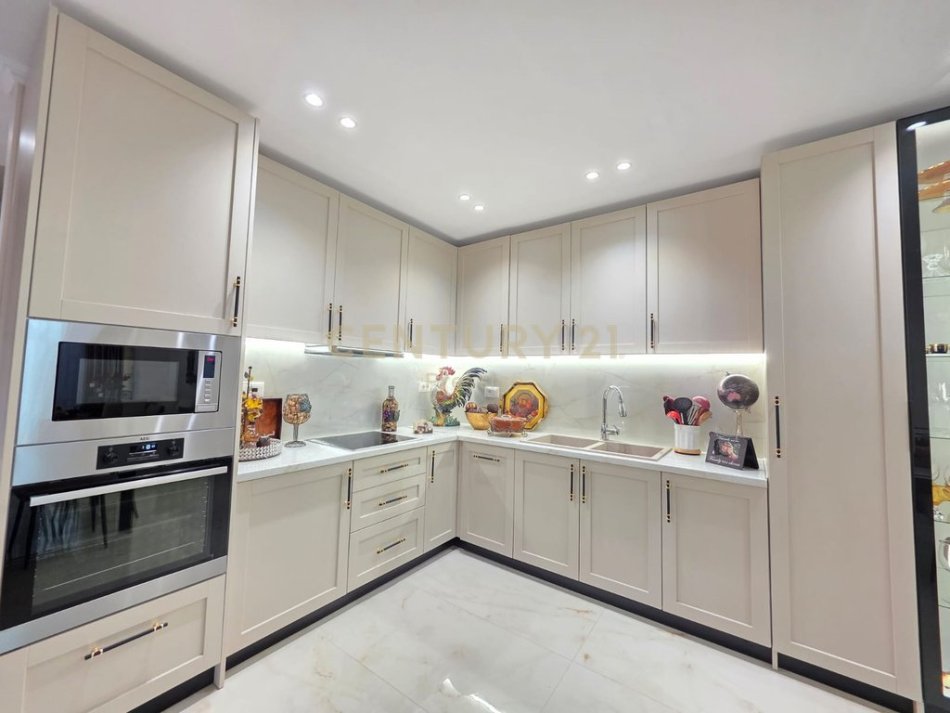 Tirane, jepet me qera Vile 2+1 Kati 2, 160 m² 1.500 € (Xhamlliku) prestige130430