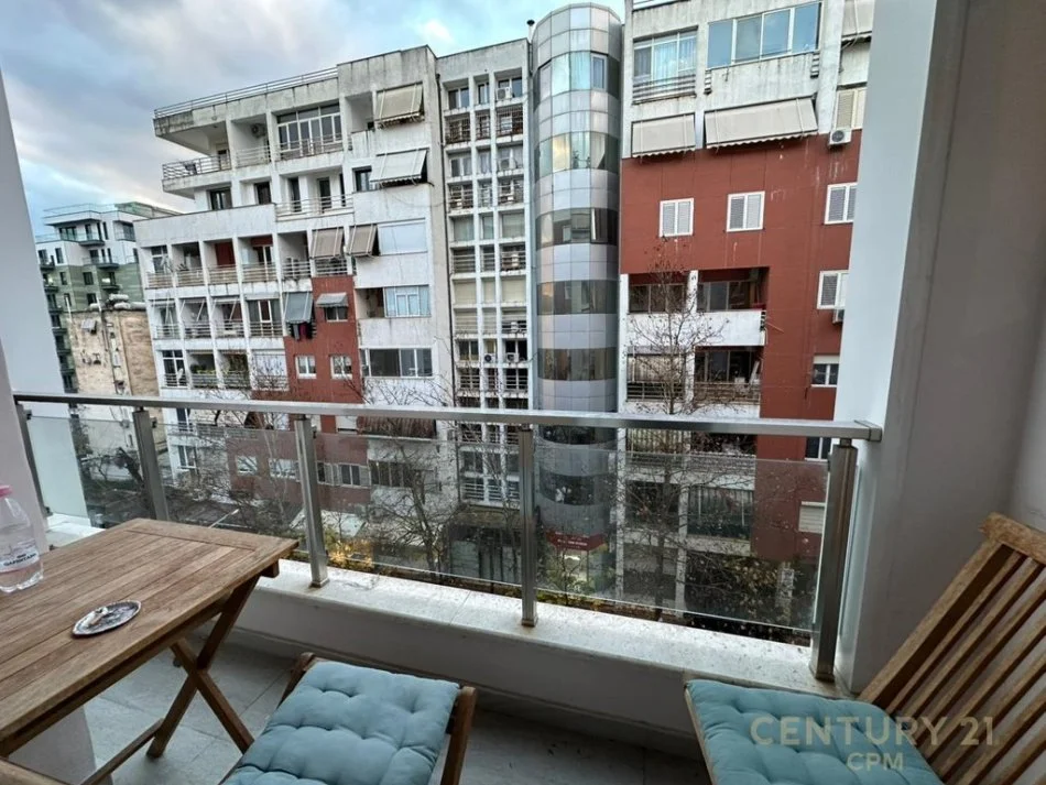 Tirane, jepet me qera apartament 2+1+Ballkon Kati 4, 90 m² 800 € (rruga e kosovareve)