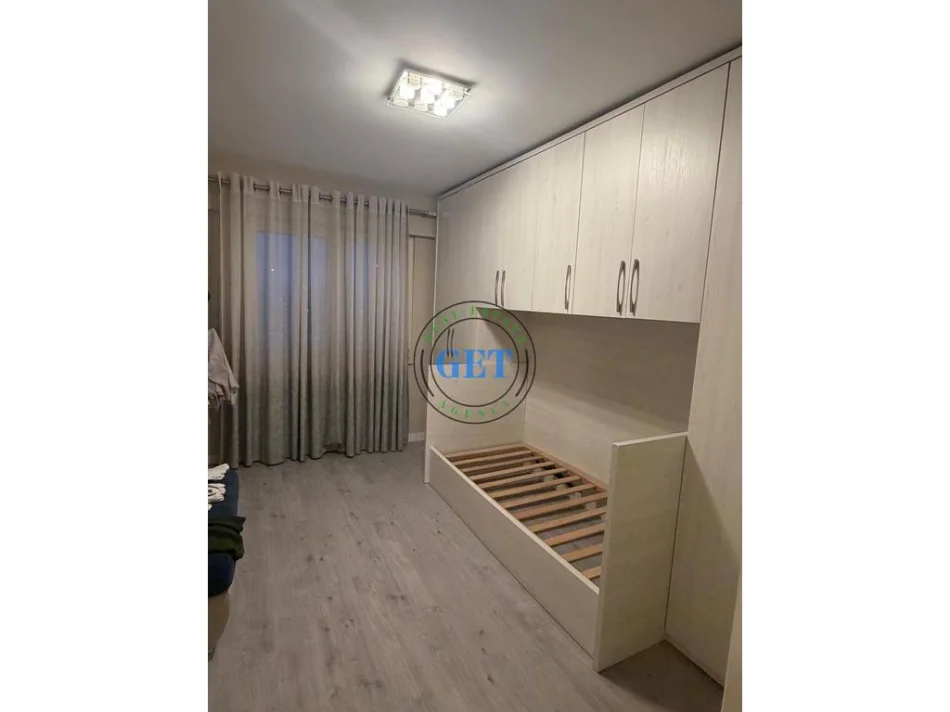 Durres, jepet me qera apartament 2+1 Kati 4, 75 m² 550 € (Rruga e Portit)