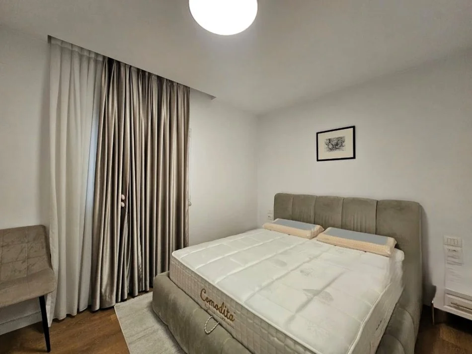 Tirane, jepet me qera apartament 2+1 Kati 7, 85 m² 750 € (ish fusha e aviaconit)
