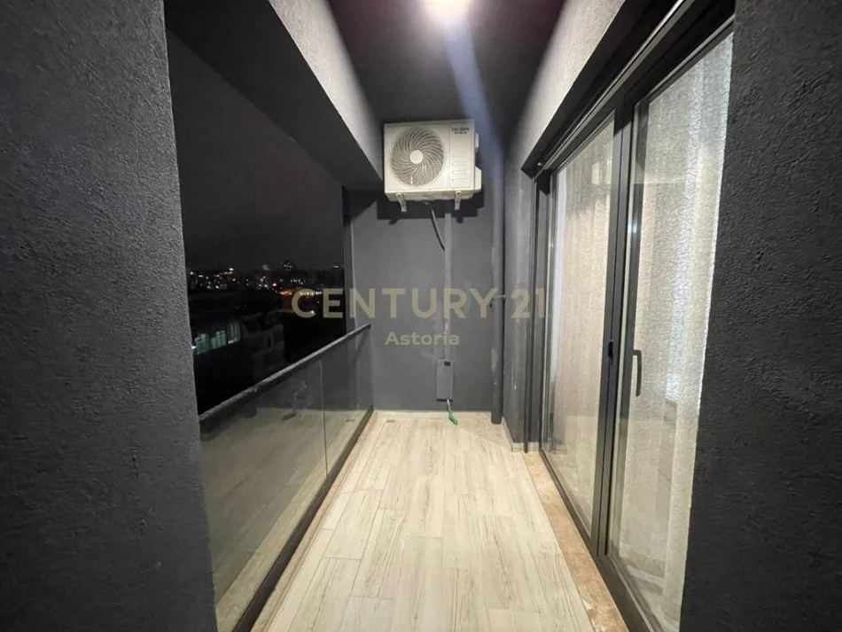 Tirane, jepet me qera apartament 1+1+Ballkon Kati 5, 77 m² 500 € (feizi himso unaza e re)