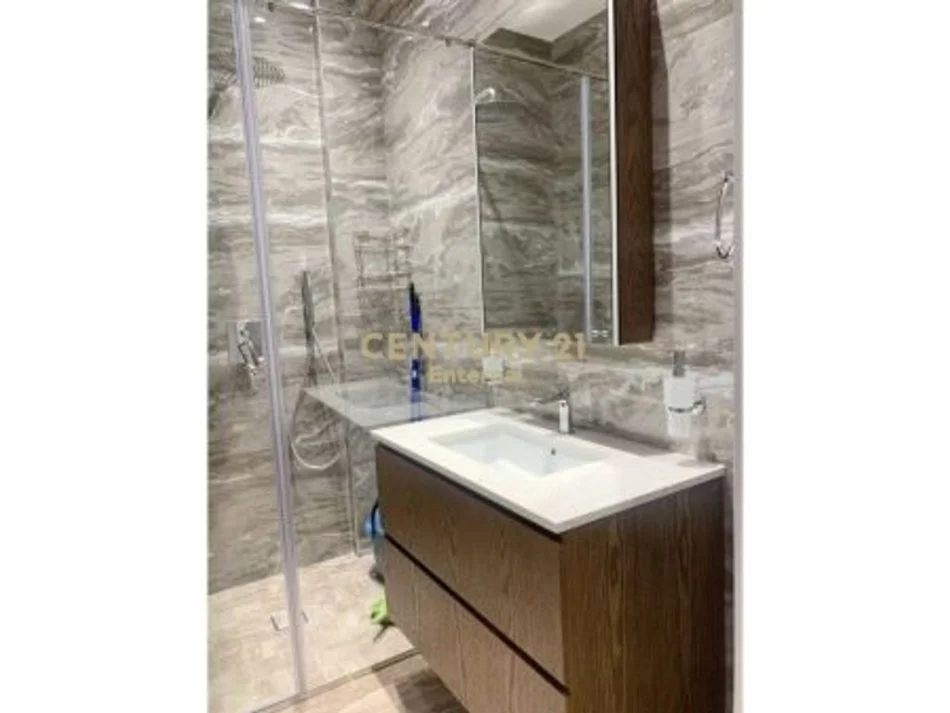 Tirane, jepet me qera apartament 1+1+Ballkon Kati 6, 85 m² 750 € (komuna e parisit)