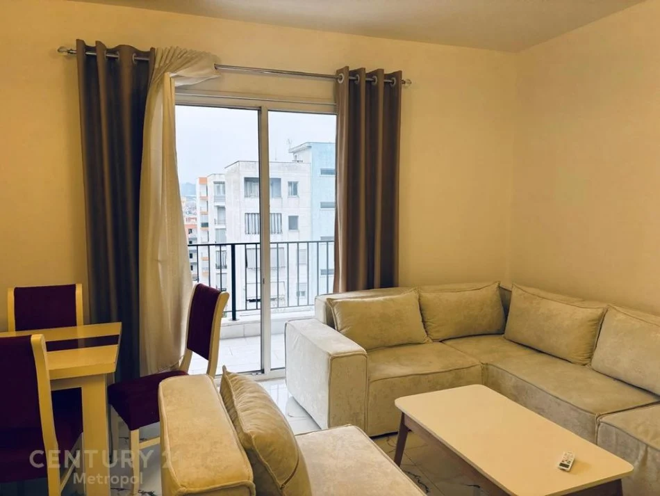 Tirane, jepet me qera apartament 2+1+Ballkon Kati 6, 120 m² 500 € (bulevardi nene tereza)