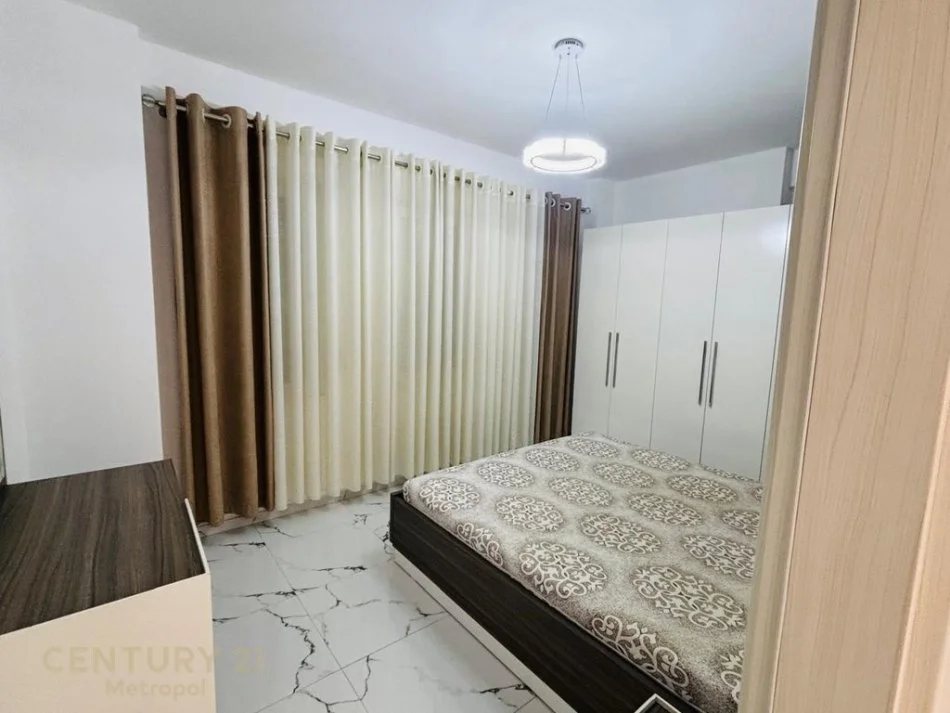 Tirane, jepet me qera apartament 2+1+Ballkon Kati 6, 120 m² 500 € (bulevardi nene tereza)