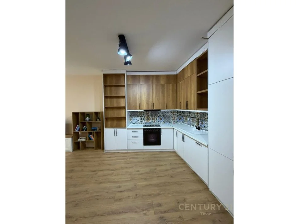 Tirane, jepet me qera apartament 2+1+Ballkon Kati 6, 95 m² 600 € (bulevardi i ri tek hipoteka)