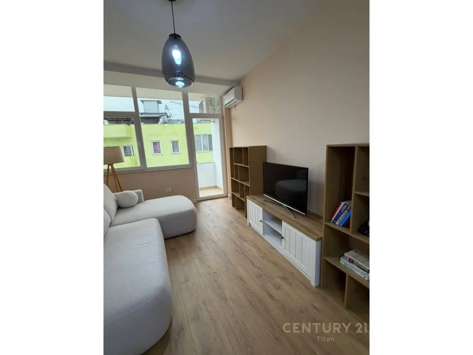 Tirane, jepet me qera apartament 2+1+Ballkon Kati 6, 95 m² 600 € (bulevardi i ri tek hipoteka)