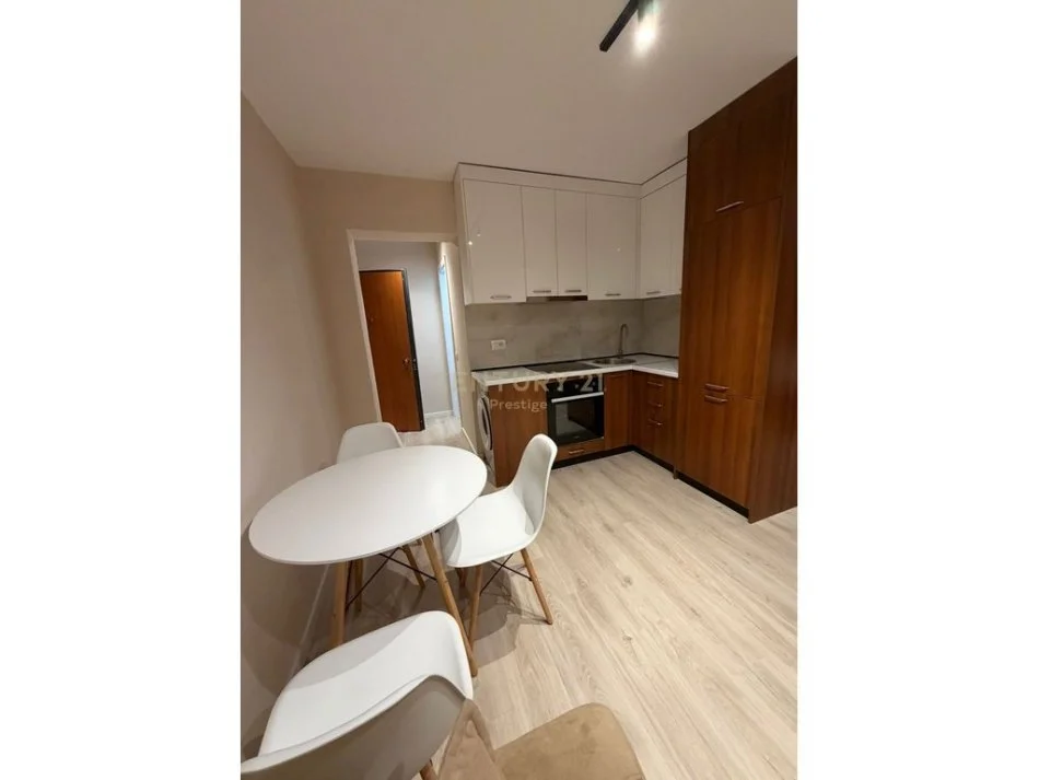 Tirane, jepet me qera apartament 2+1 Kati 1, 58 m² 550 € (oxhaku)