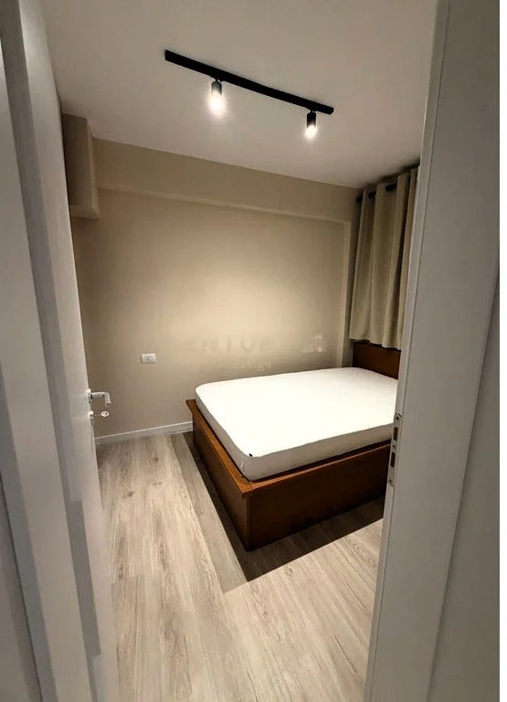 Tirane, jepet me qera apartament 2+1 Kati 1, 55 m² 550 € (OXHAKU)