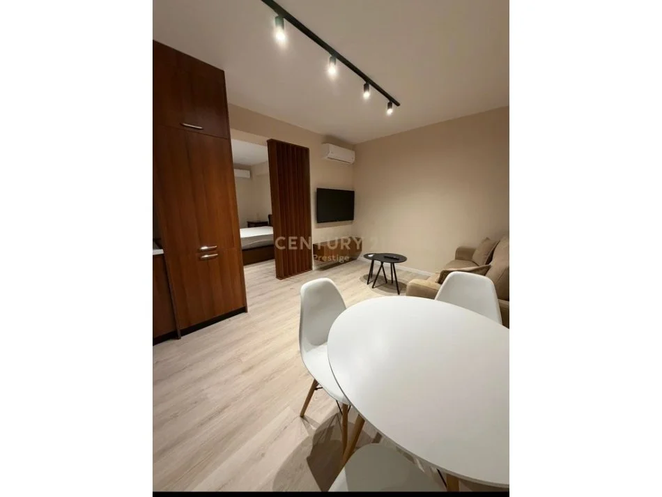 Tirane, jepet me qera apartament 2+1+Ballkon Kati 4, 55 m² 550 € (xhanfize keko)