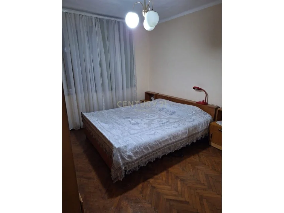 Tirane, jepet me qera apartament 1+1+Ballkon Kati 4, 70 m² 450 € (21 dhjetori)