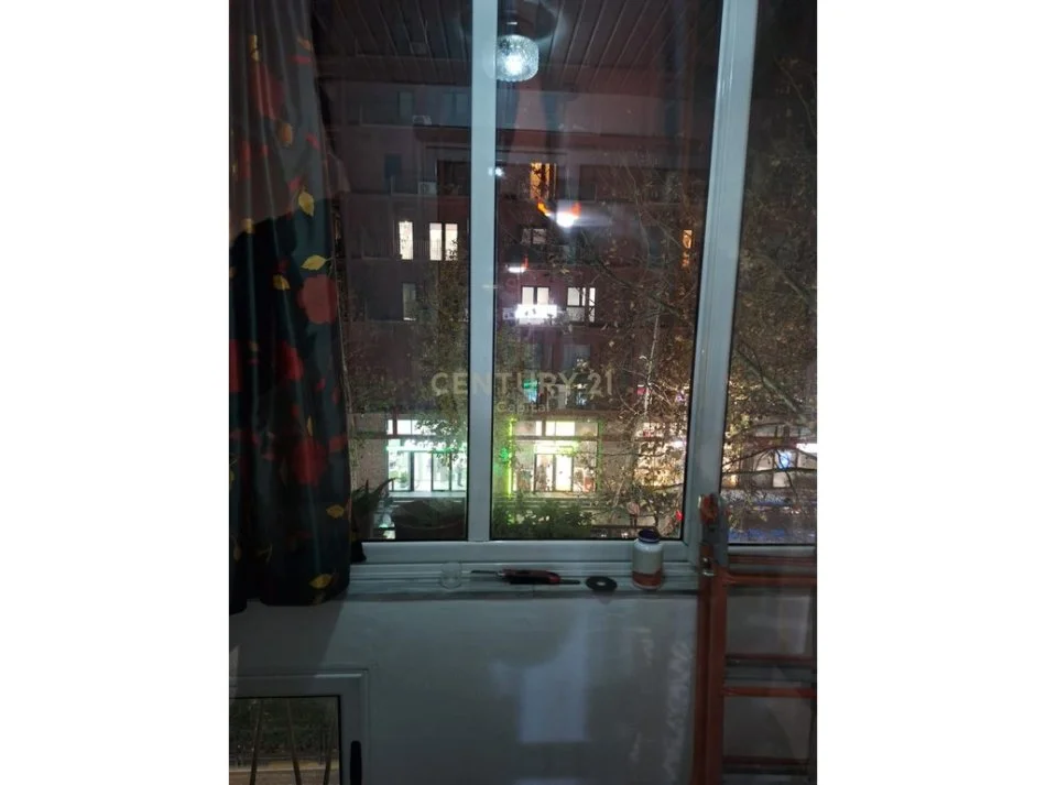 Tirane, jepet me qera apartament 1+1+Ballkon Kati 4, 70 m² 450 € (rruga kavajes)