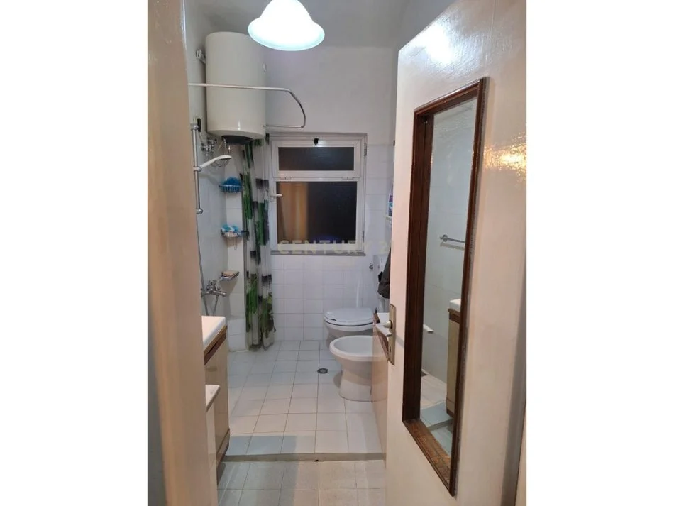 Tirane, jepet me qera apartament 1+1+Ballkon Kati 4, 70 m² 450 € (21 dhjetori)
