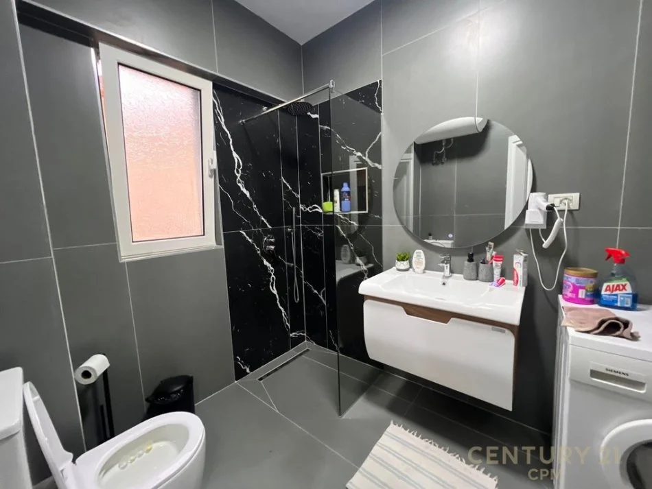 Tirane, jepet me qera apartament 2+1+Ballkon Kati 2, 62 m² 600 € (kopshti botanik)