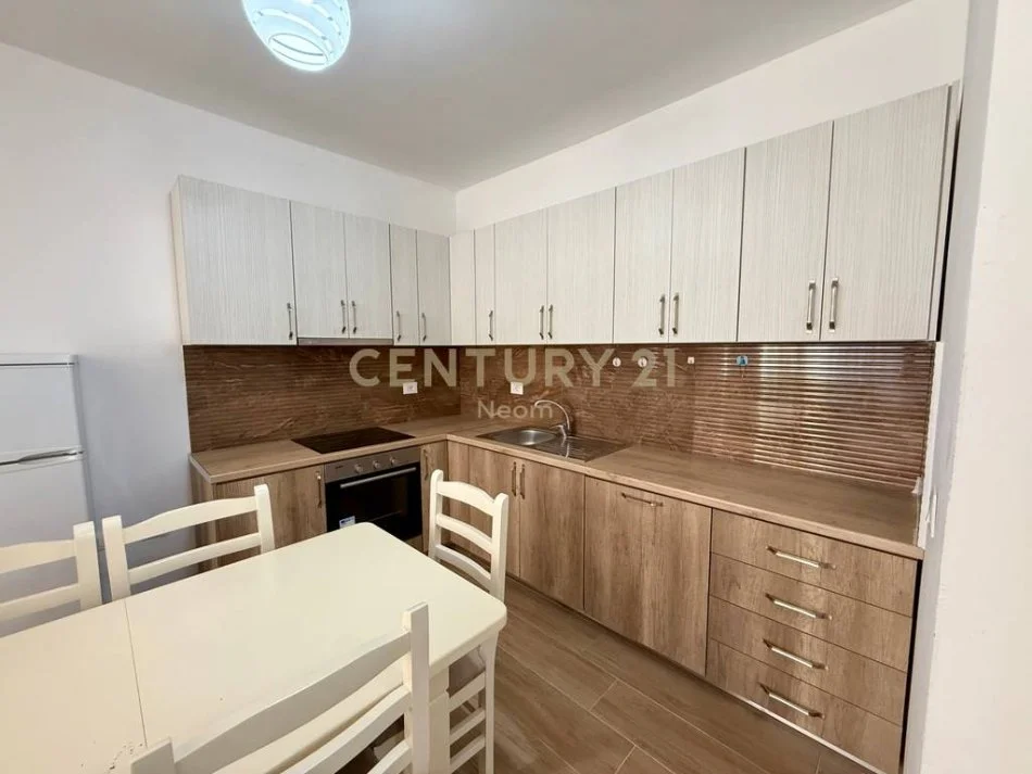 Tirane, jepet me qera apartament 1+1+Ballkon Kati 2, 70 m² 600 € (Neom130466)