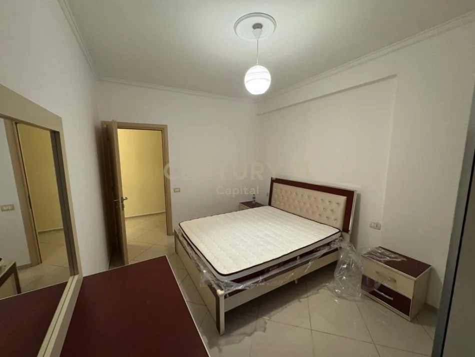 Tirane, jepet me qera apartament 2+1+Ballkon Kati 4, 104 m² 530 € (mikel maruli astir)