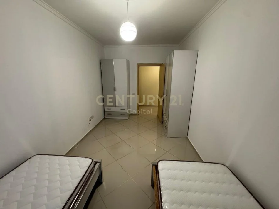 Tirane, jepet me qera apartament 2+1+Ballkon Kati 4, 104 m² 530 € (mikel maruli astir)
