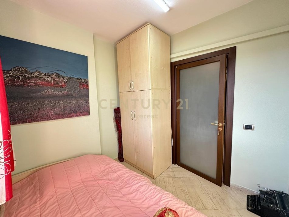Tirane, jepet me qera apartament 2+1 Kati 11, 106 m² 800 € (Rruga e Elbassanit, Prane Lion Park)