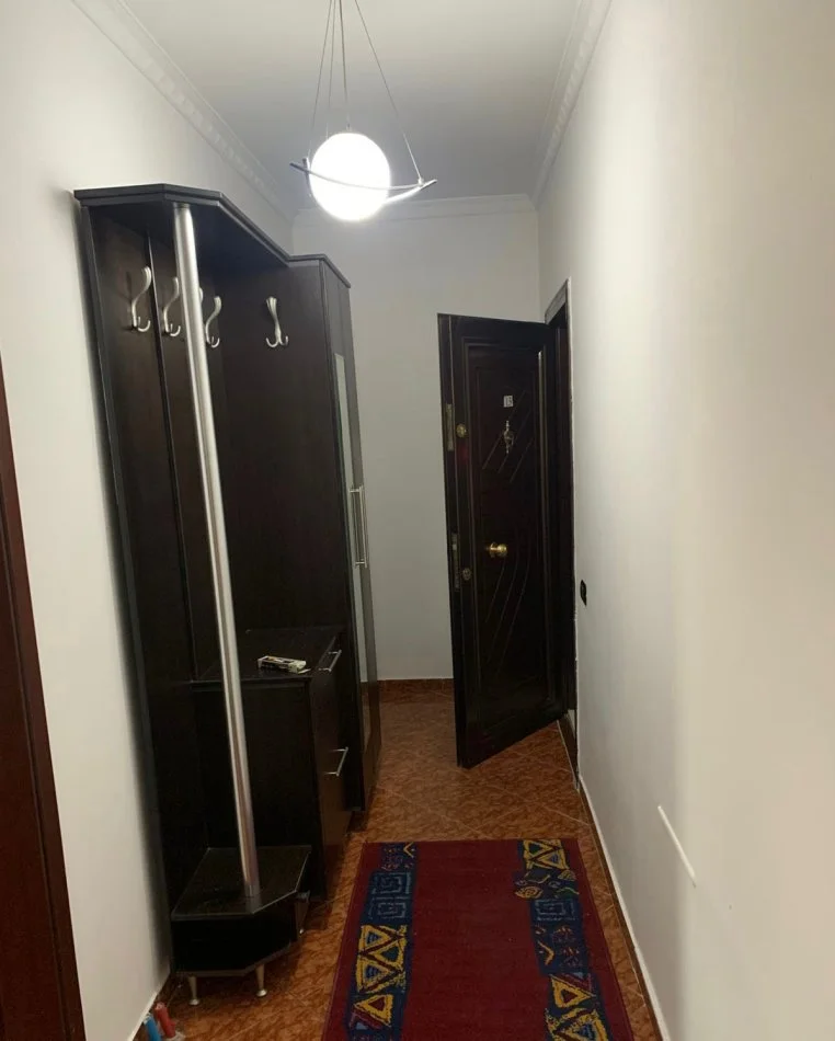 Tirane, jepet me qera apartament 1+1+Ballkon Kati 5, 68 m² 500 € (Don Bosko)