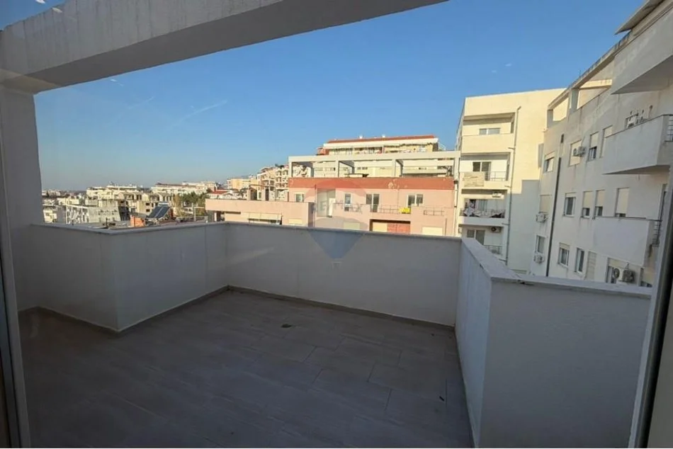 Tirane, shitet apartament 2+1+Ballkon Kati 7, 115 m² 145.000 € (Qesarak Ramazan Gaxheri)