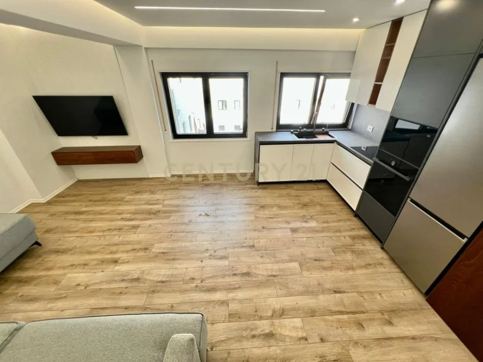 Tirane, jepet me qera apartament 1+1 Kati 4, 65 m² 600 € 