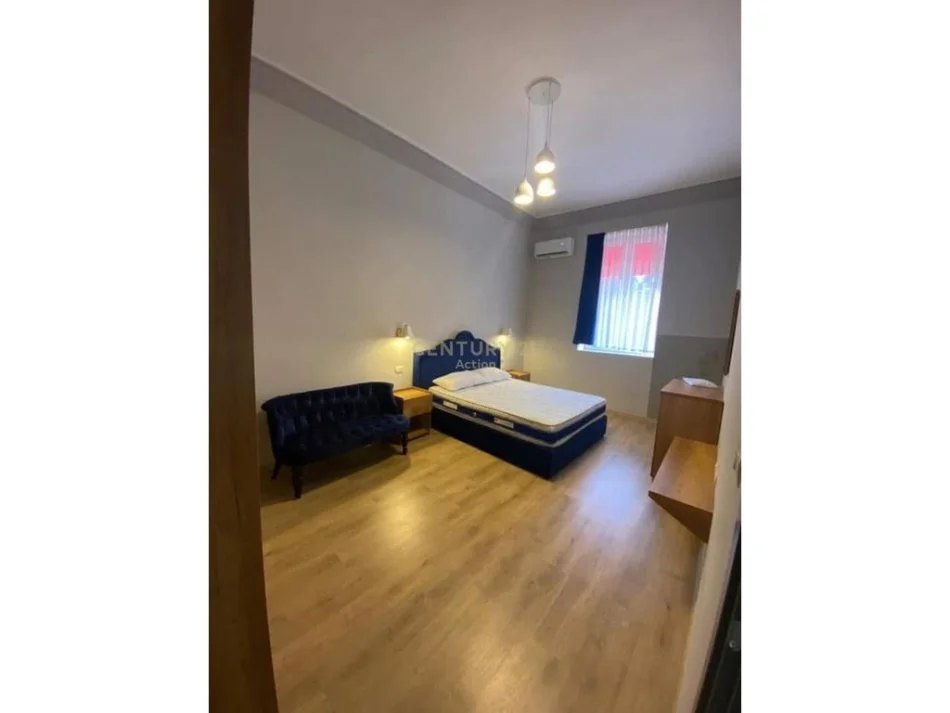 Tirane, jepet me qera apartament 2+1 Kati 2, 65 m² 800 € (Blloku i Ambasadave)