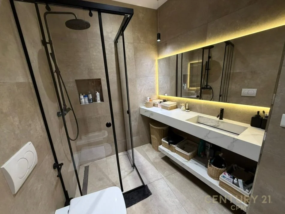 Tirane, shitet 3+1 Kati 4, 126 m² 650.000 € (Liqeni Tiranes)