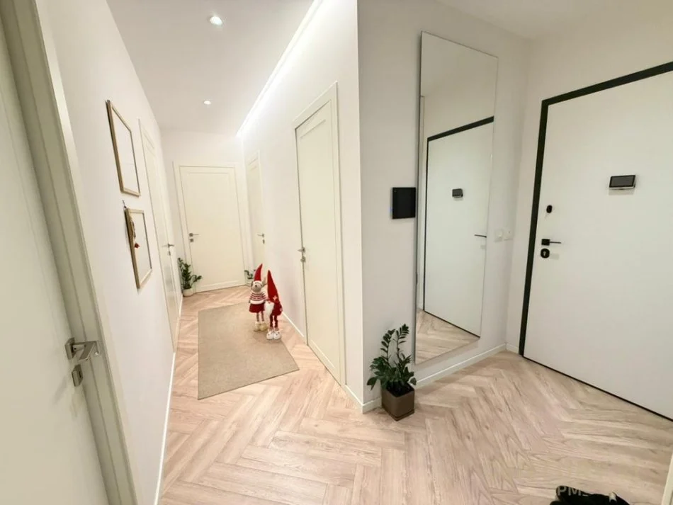 Tirane, shitet 3+1 Kati 4, 126 m² 650.000 € (Liqeni Tiranes)
