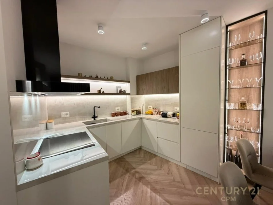 Tirane, shitet 3+1 Kati 4, 126 m² 650.000 € (Liqeni Tiranes)