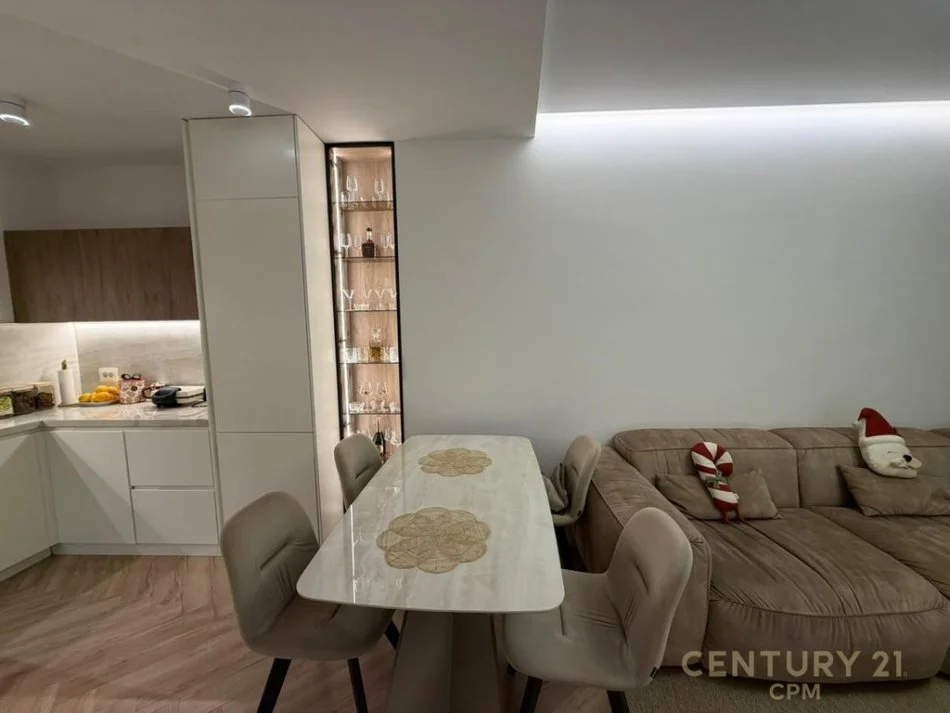 Tirane, shitet 3+1 Kati 4, 126 m² 650.000 € (Liqeni Tiranes)
