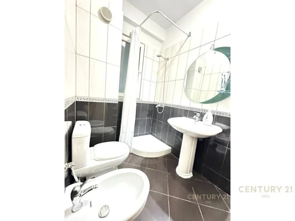 Tirane, jepet me qera apartament 1+1 Kati 3, 65 m² 520 € (Fresk)