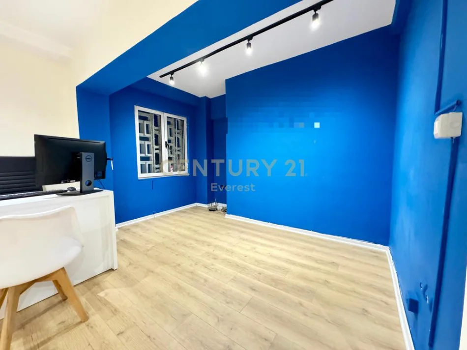 Tirane, jepet me qera zyre Kati 1, 110 m² 1.100 € (Qender)