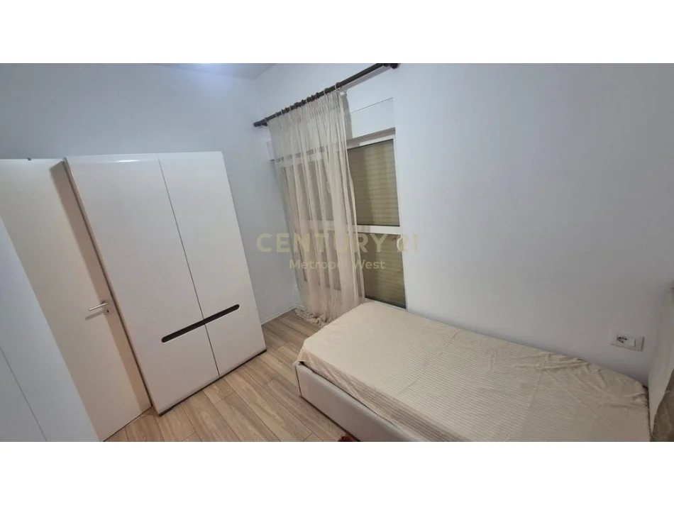 Tirane, jepet me qera apartament 2+1 Kati 3, 76 m² 450 € (Ali Demi)