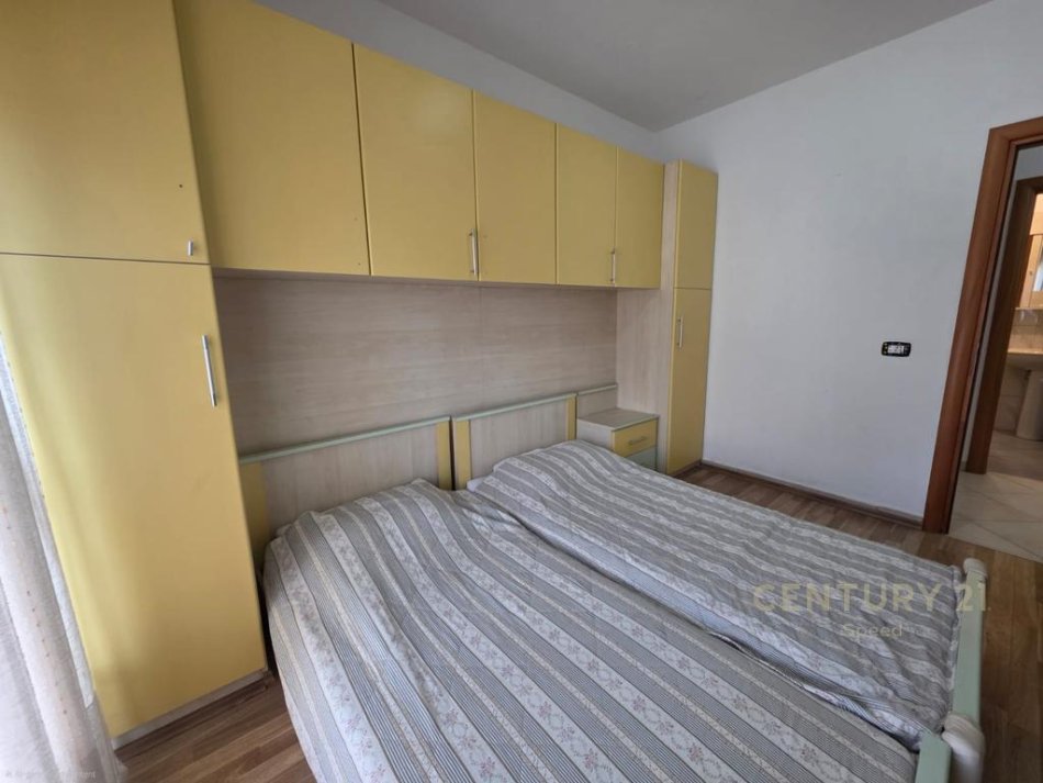 Tirane, jepet me qera apartament 2+1+Ballkon Kati 4, 72 m² 700 € (Rruga Frosina Plaku)