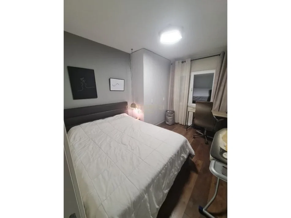 Tirane, jepet me qera apartament 1+1+Ballkon Kati 4, 90 m² 500 € (pallatet cabej)