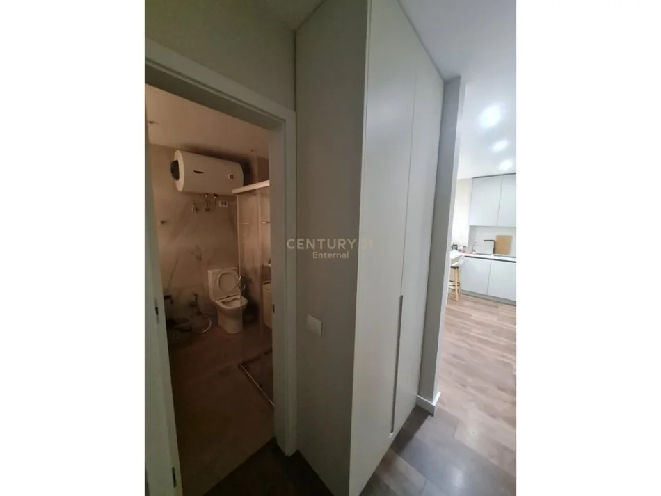 Tirane, jepet me qera apartament 1+1+Ballkon Kati 4, 90 m² 500 € (pallatet cabej)
