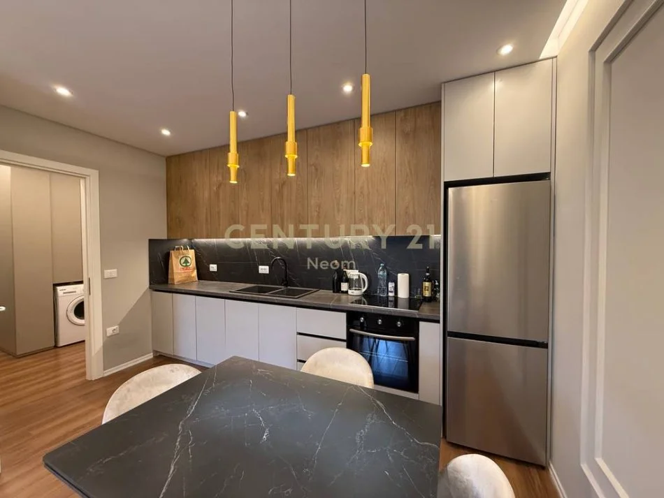 Tirane, shitet apartament 2+1+Ballkon Kati 6, 93 m² 255.000 € (Neom130409)