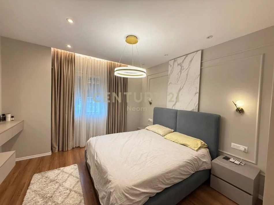 Tirane, shitet apartament 2+1+Ballkon Kati 6, 93 m² 255.000 € (Neom130409)